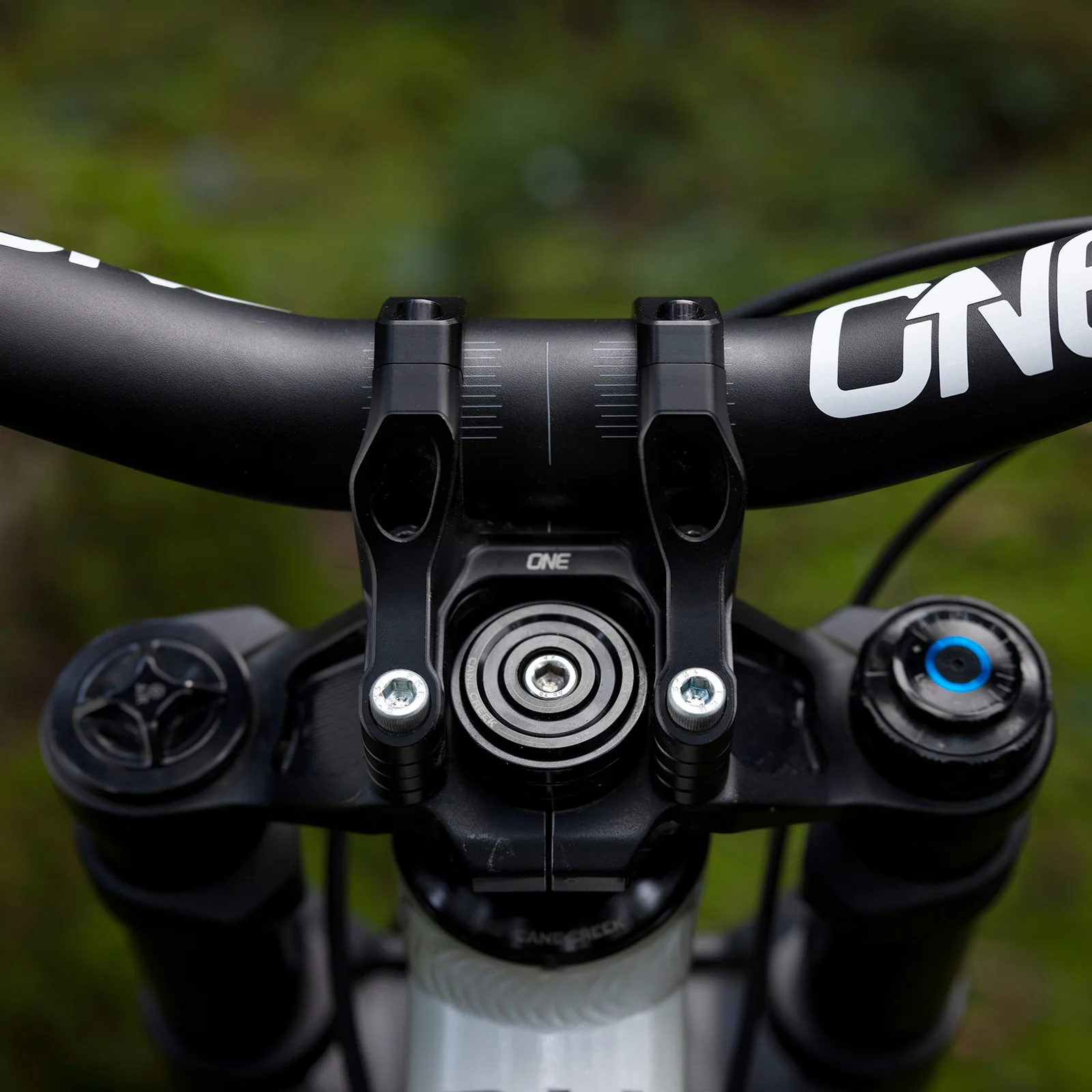 V2 Carbon Handlebar Bundle - Image 12