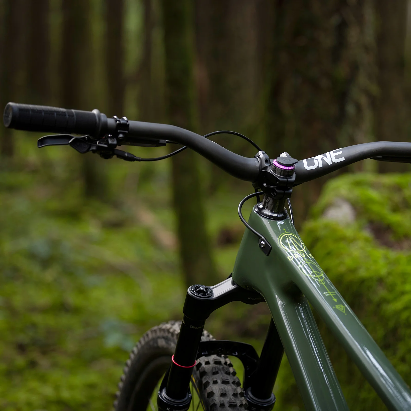 V2 Carbon Handlebar Bundle - Image 15